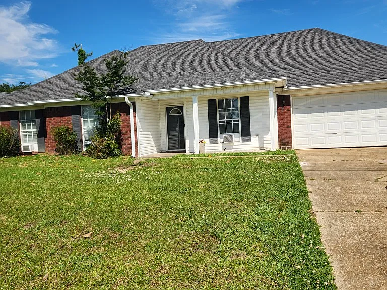 172 Garden Terrace Dr — Photo 1