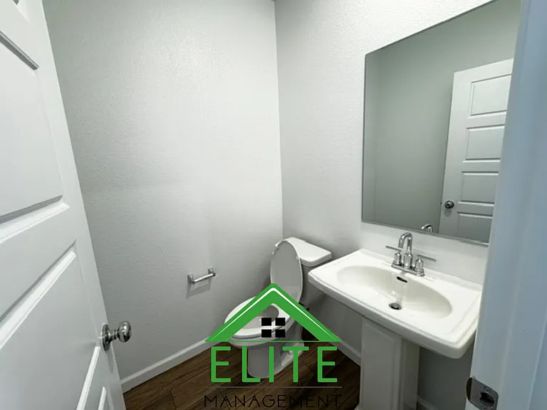 8832 Spencerport Dr — Photo 20