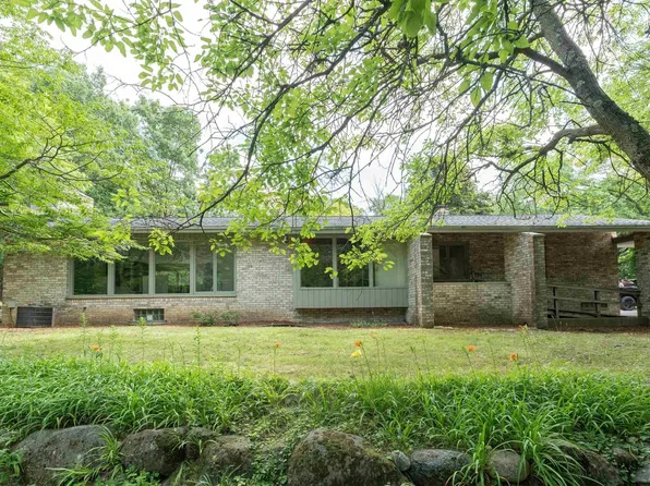 W345S3540 Moraine Hills Drive, Dousman, WI 53118