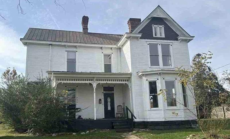 1st image of 320 Chesapeake Ave