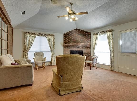 4th image of 3409 Steamboat Dr