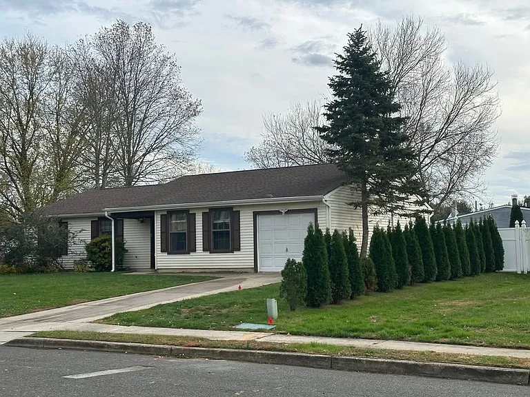 10 Chestnut Dr — Photo 1