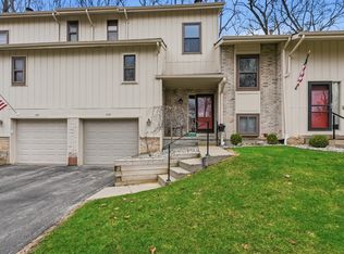 412 Forest Dr, Brighton, MI