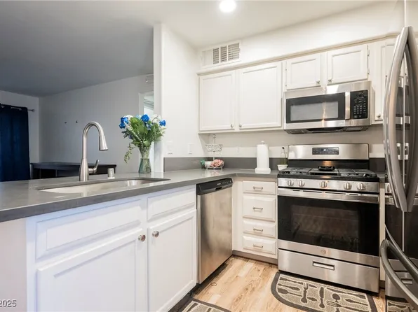 3038 Tarpon Dr Unit 102, Paradise Town, NV 89120