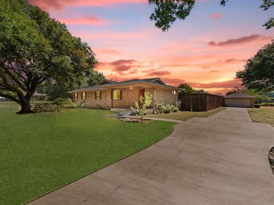 900 Lark Ln, Red Oak, TX, 75154