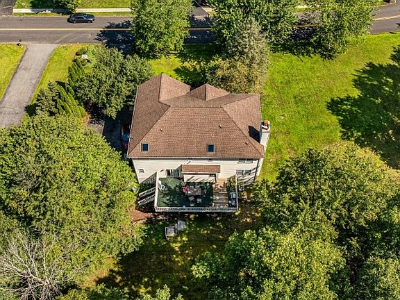 4th image of 24 Swan Ln