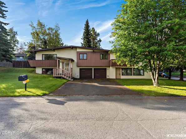 1740 Crescent Cir, Anchorage, AK 99508