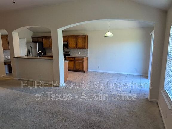 5th image of 128 Holmstrom St