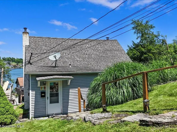 118 Evergreen Ln, Factoryville, PA 18419