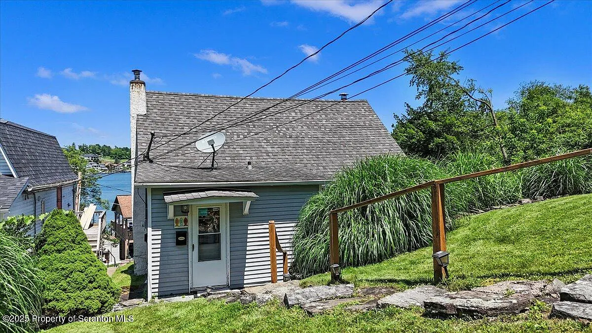 118 Evergreen Ln photo 1