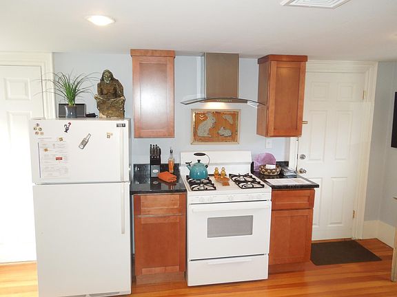 2nd image of 180 Vernon St