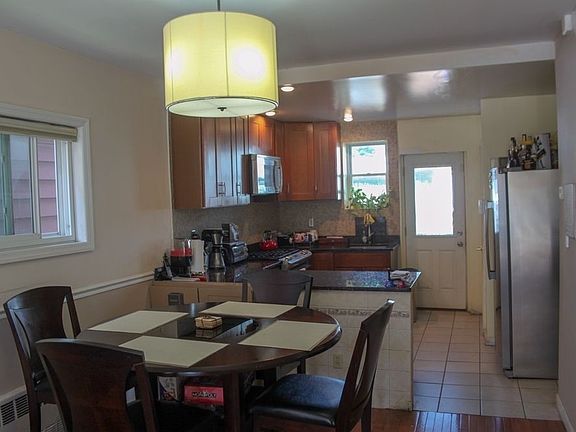 3rd image of 4017 Avenue S