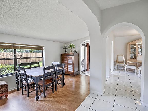 4th image of 5260 Redwood Ct
