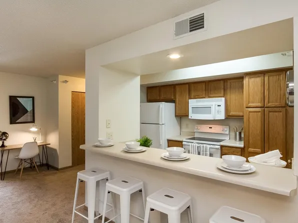 1059 W Benton St APT 5, Iowa City, IA 52246