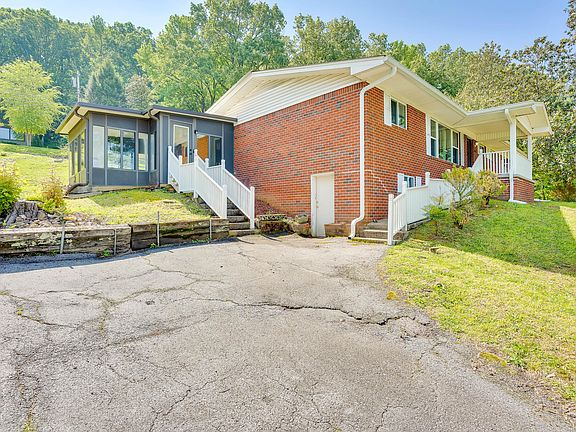 2nd image of 2906 Westside Dr