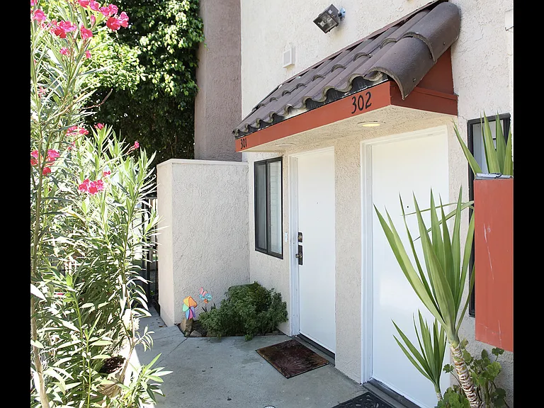 Sherman Way Townhomes — Photo 4