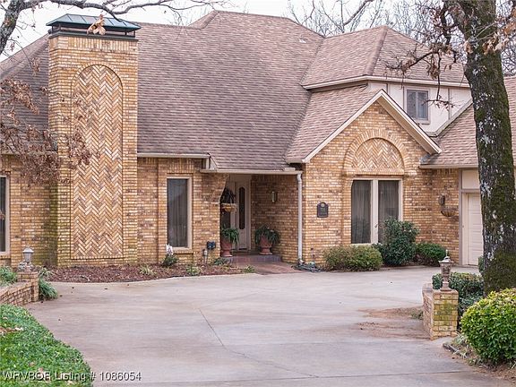 5th image of 706 E Taylor Dr
