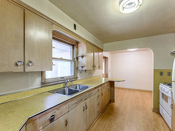 5th image of 322 Keller Ave