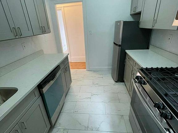 5th image of 520 E 83rd St #5A