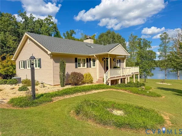 5258 Cottage Rd, Blackstone, VA 23824
