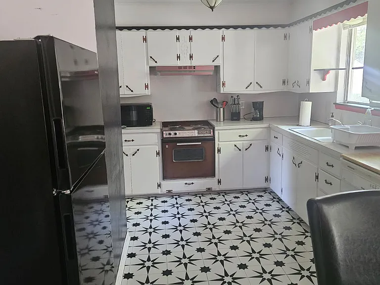 1151 Bluff St — Photo 4