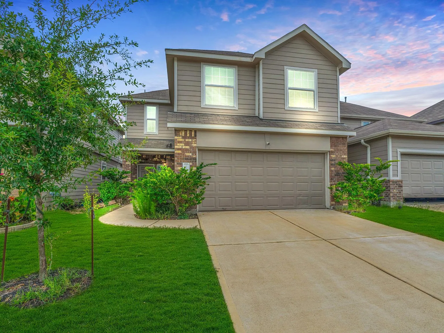 4 bed, 2.5 bath, 1955 sqft, $2,250 — Photo 1