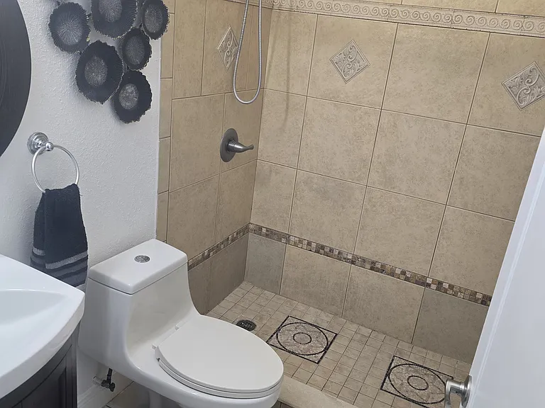 3066 Bay Laurel Cir N — Photo 17