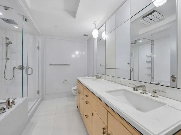 21 East 61st Street image 5 of 12