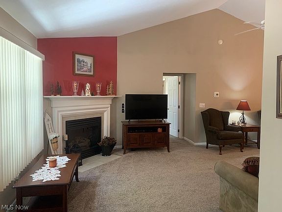 3rd image of 174 Marilyn Ln