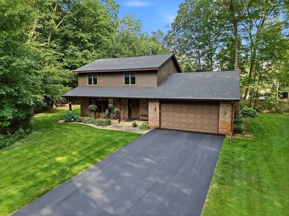 5665 Star Cir, Shorewood, MN 55331