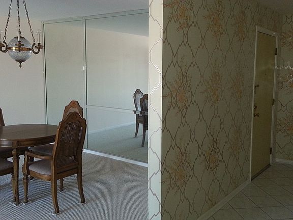 foyer/dinning room