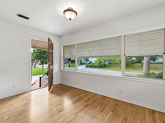5th image of 4737 MANCHESTER Road