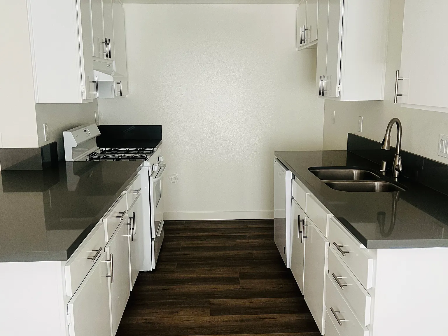 1 bed, 575 sqft, $1,945 — Photo 2