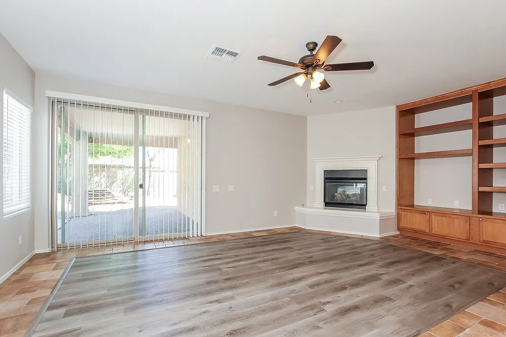 4 bed, 2.0 bath, 2198 sqft, $2,355 — Photo 4