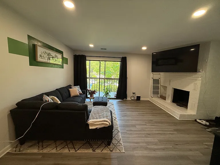 2105 Turtle Creek Dr #8 — Photo 6