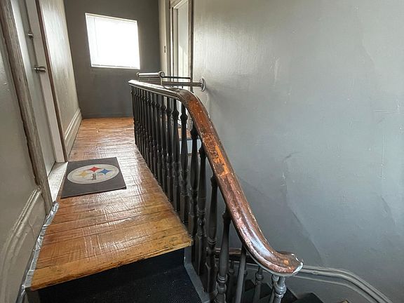 4th image of 221 W 7th Ave #C