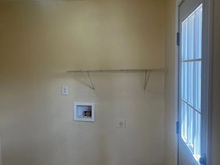 1066 Williams St — Photo 11
