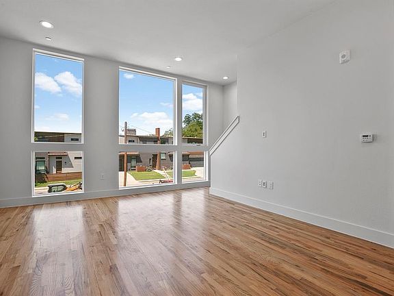 3rd image of 4419 Cabell Dr #404