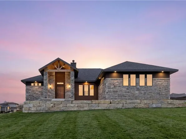 9410 Deer Run St, Lenexa, KS 66220
