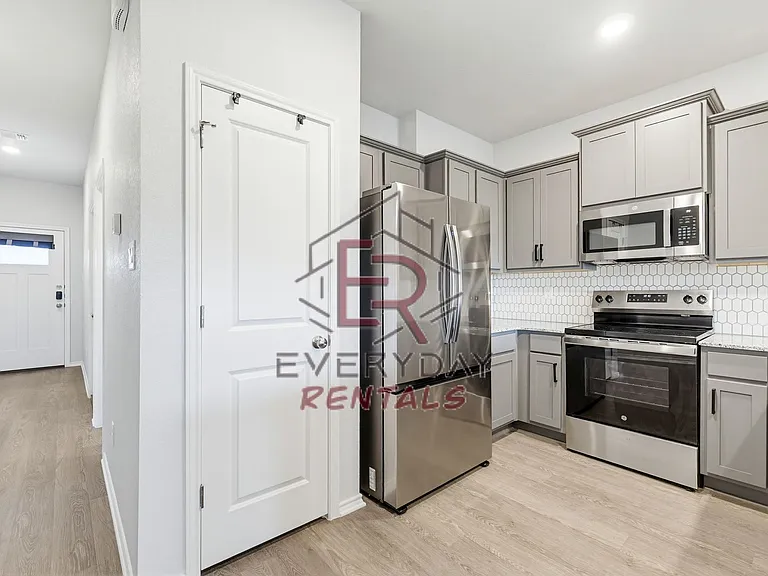 1226 Lexington Dr #B — Photo 11