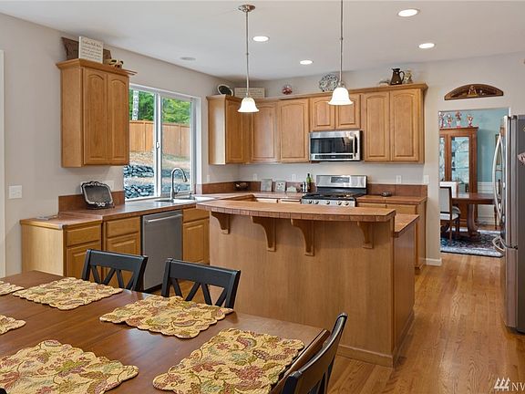 5th image of 8025 Tieton Pl NW