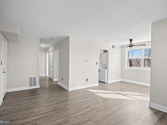 4th image of 27 Florence Tollgate Pl Unit 7