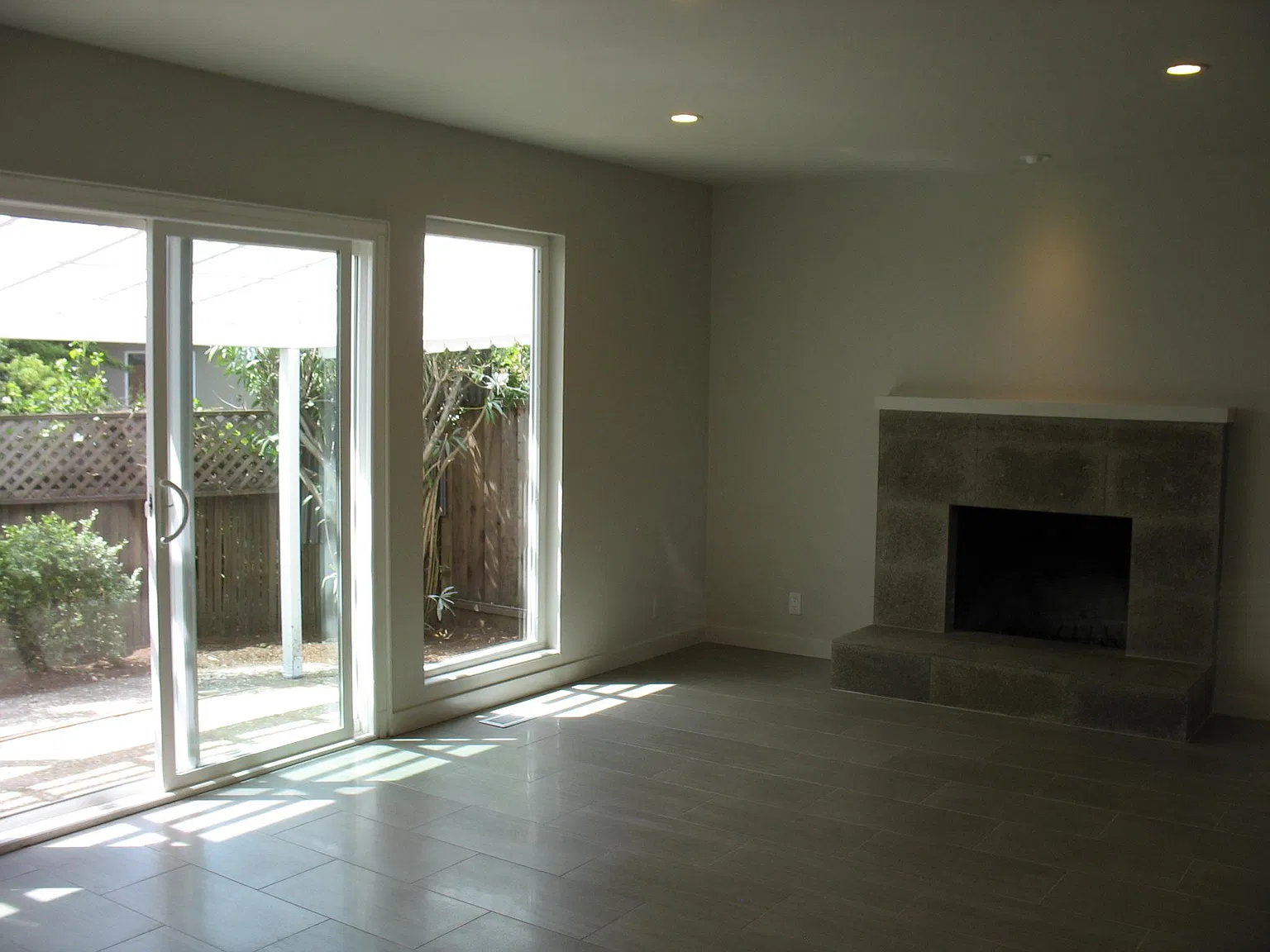 2 bed, 950 sqft, $4,875 — Photo 3