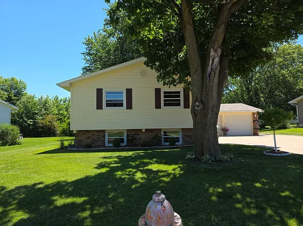 544 Midland Dr, Kewanee, IL 61443