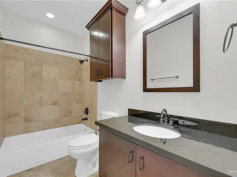 209 Robin Ave — Photo 14