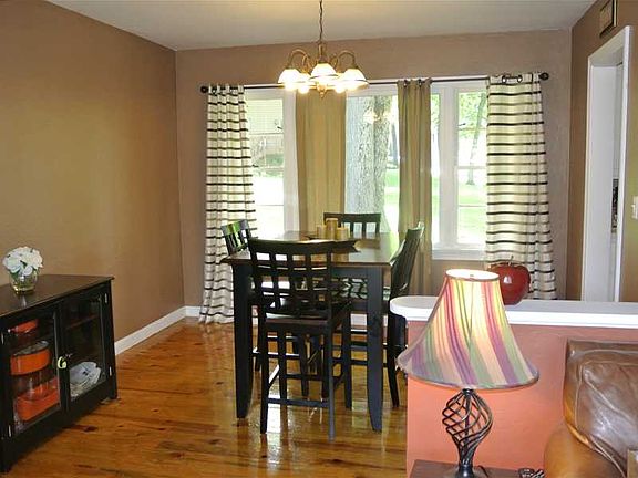 3rd image of 116 White Oak Dr
