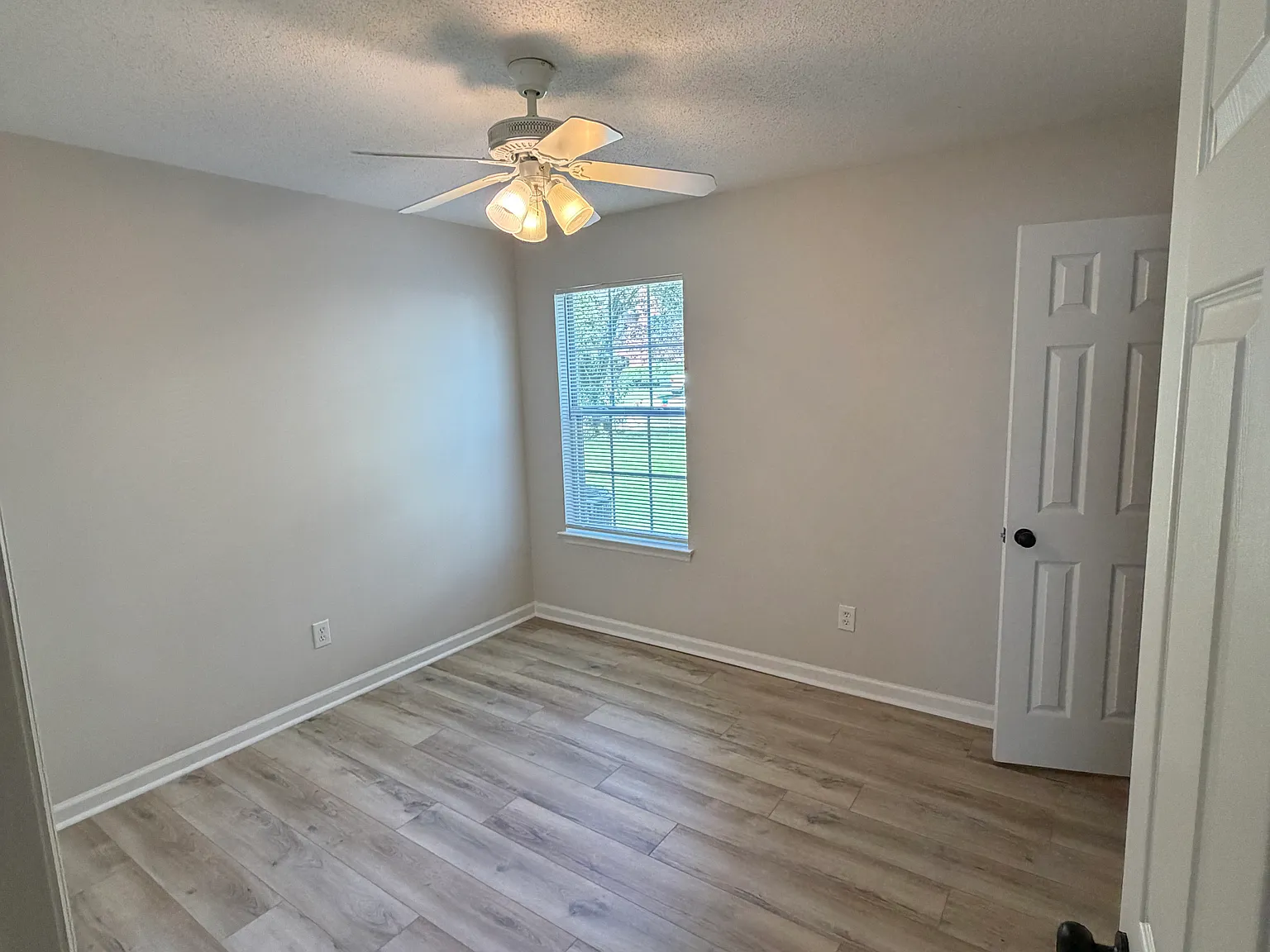 3 bed, 1596 sqft, $1,980 — Photo 4