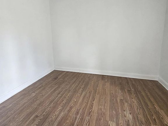 2nd image of 2027 Burnside St