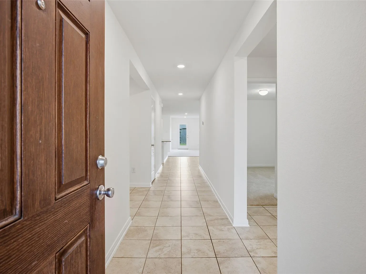 4 bed, 2.0 bath, 1924 sqft, $2,350 — Photo 2