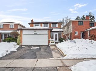 1004 Queensbridge Dr, Mississauga, ON L5C3R1